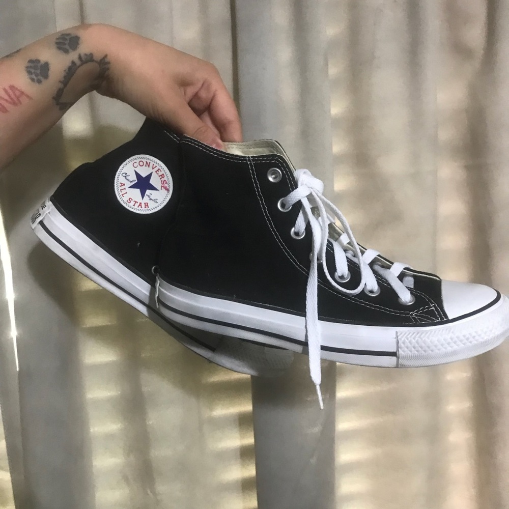 Size 7 black converse